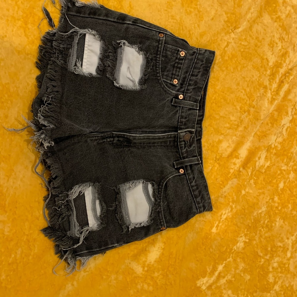 Black Levi’s shorts